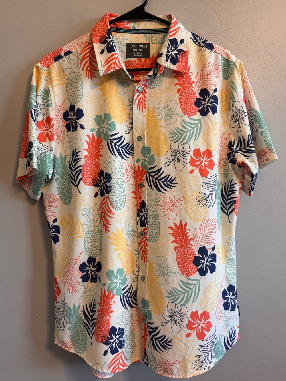 Departwest Performance Medium Tropical Pineapple Hawaiian Button Up Shirt